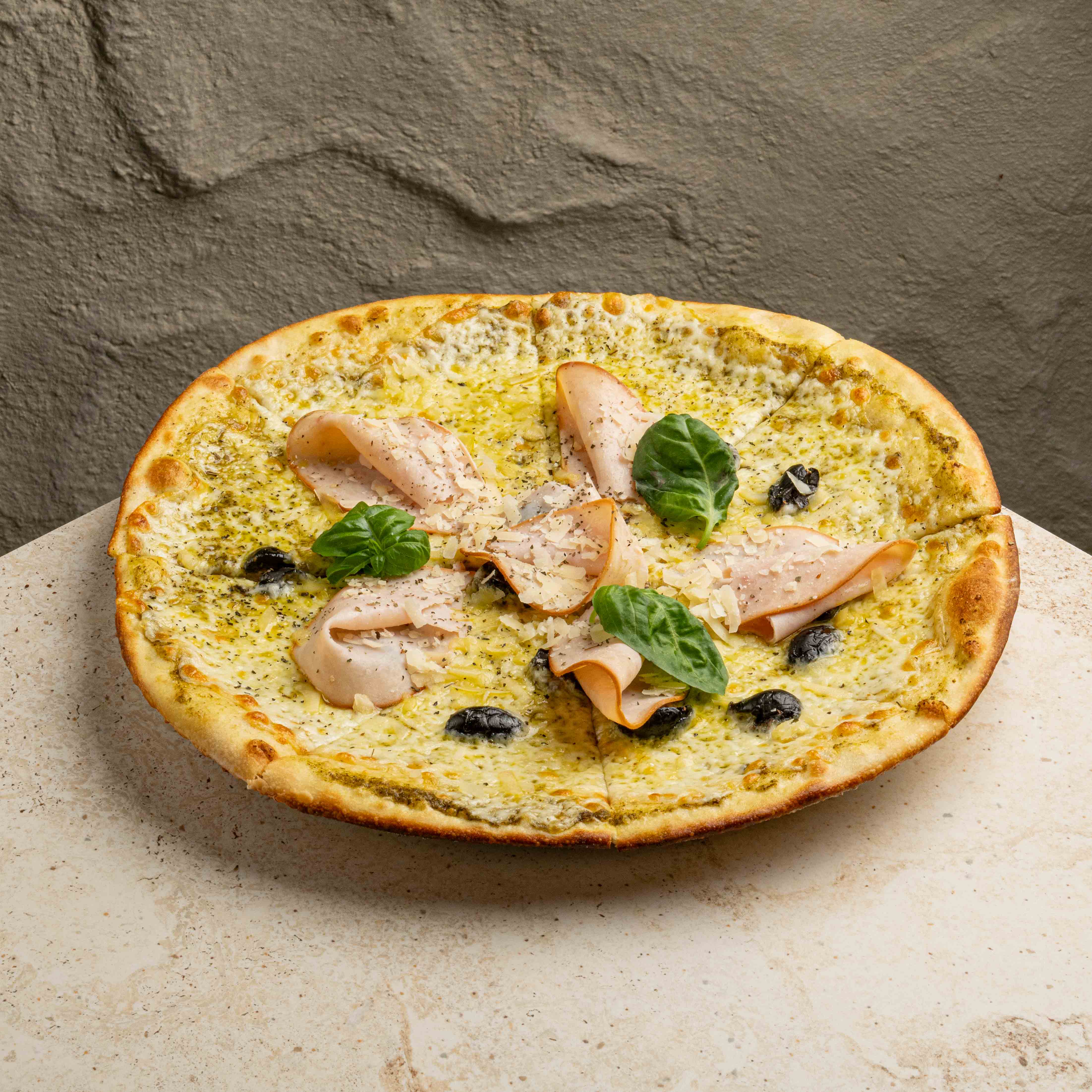 بيتزا بيستو ریحان